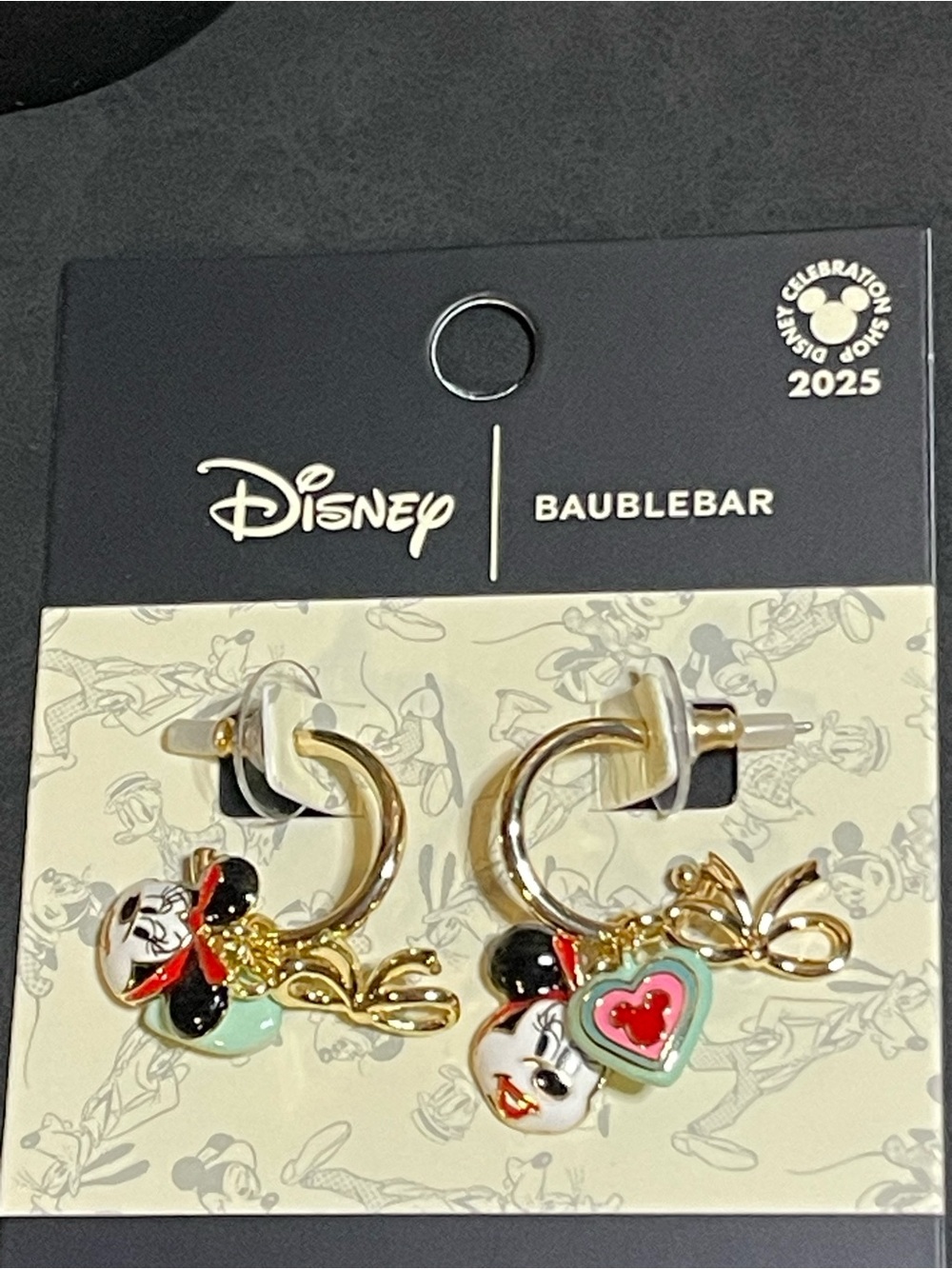 NWT Disney Minnie Mouse “ Hugging Heart” Gold Plated Brass & Enamel 1” Open Post